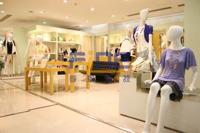 RFID Handheld Terminal Based Overall Solution for Apparel Store Applications